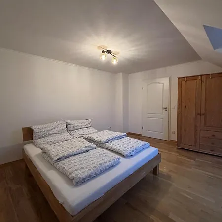 Moderne 4-zimmer Mit Balkon * Dresden