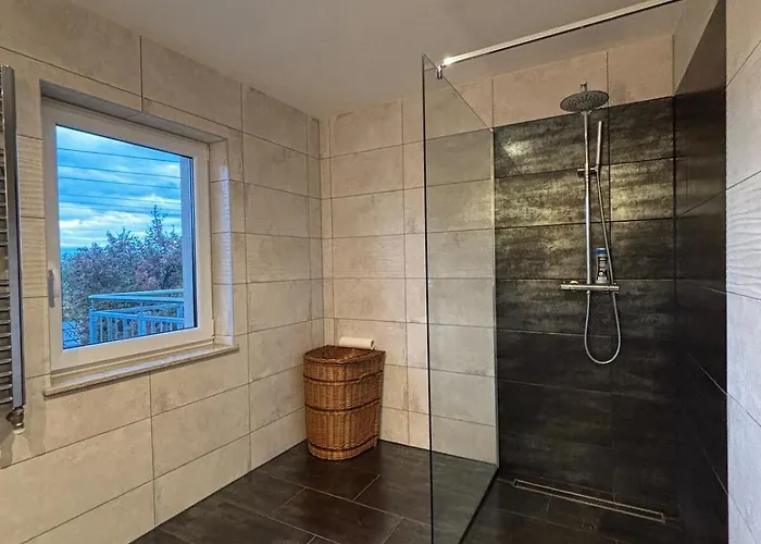 Moderne 4-zimmer Mit Balkon